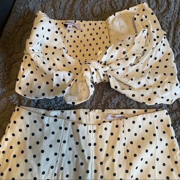 Two piece set - Picture 3 of 4